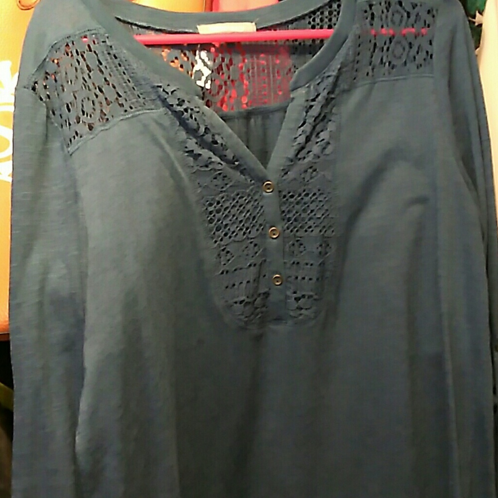 Blue 3/4 sleeve blouse with lace details